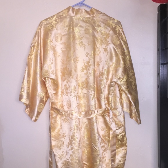 Robe - Picture 3 of 6
